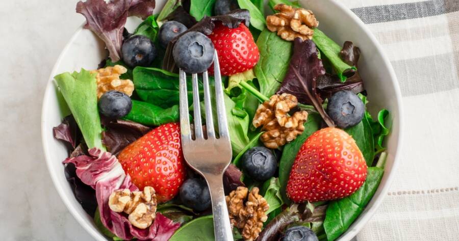 3 Everyday Snacks That Keep Your Brain Sharp